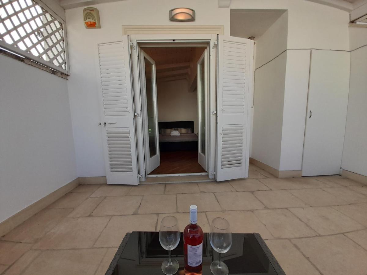 Dimora Emilia Apartment Lecce Bagian luar foto