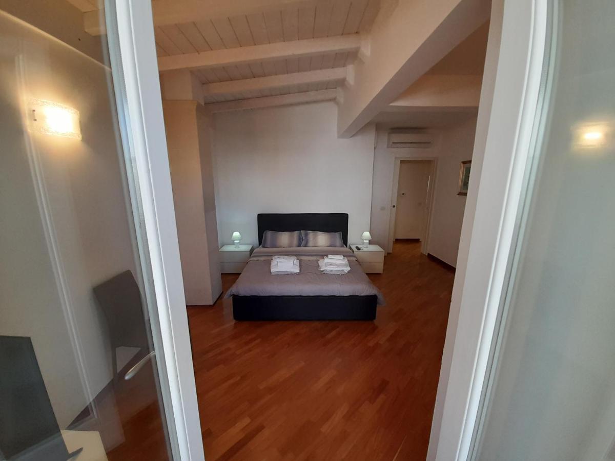 Dimora Emilia Apartment Lecce Bagian luar foto